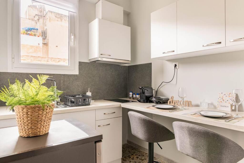 Stylish And Central Apt Near Acropolis - Avdi Square Атина Екстериор снимка